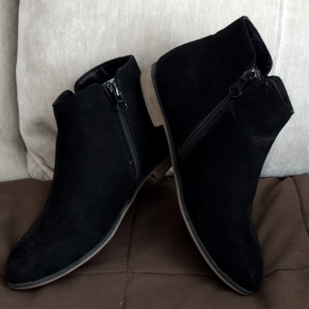 Girls Cat & jack size 3 zip up suede boots